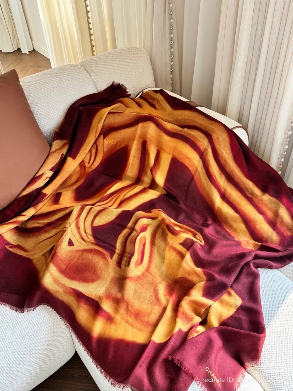 CHANEL VIC gift 2026 red horse soft scarf cashmere No box Used once - Picture 6 of 9